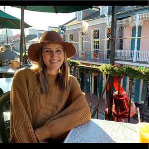 MEET YOUR POSHER ASHLEY 🌻